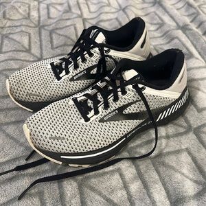 Brooks Adrenaline GTS 22